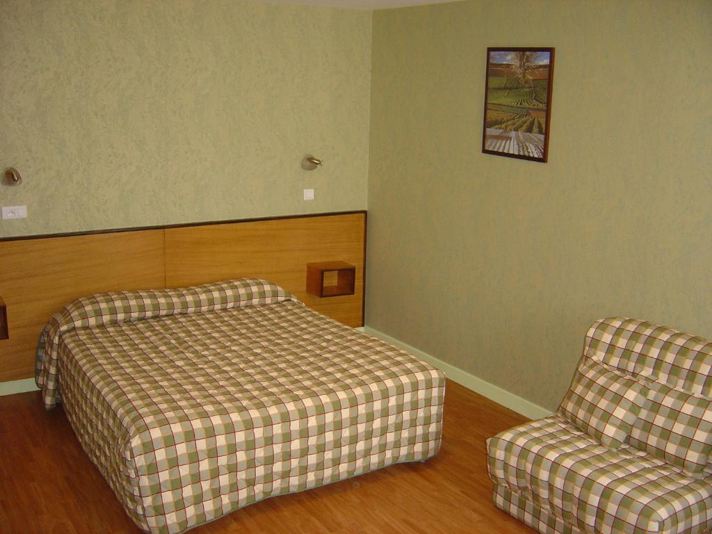Logis Des Trois Maures Hotel Couches ภายนอก รูปภาพ
