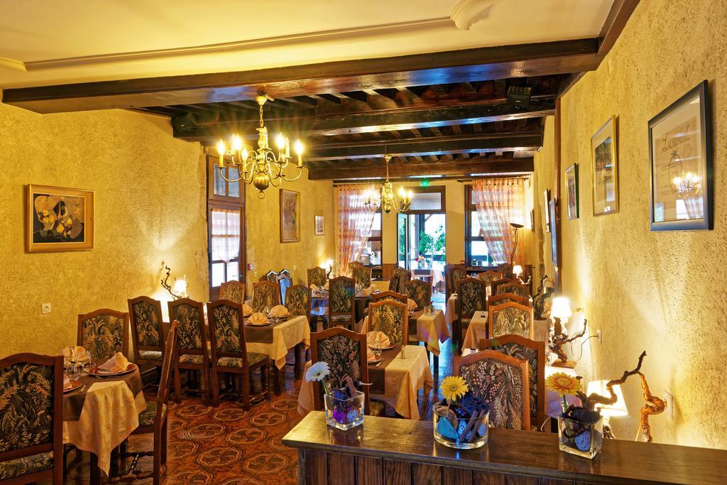 Logis Des Trois Maures Hotel Couches ภายนอก รูปภาพ